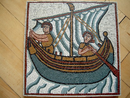Mosaique représentant une barque de pêcheurs.
